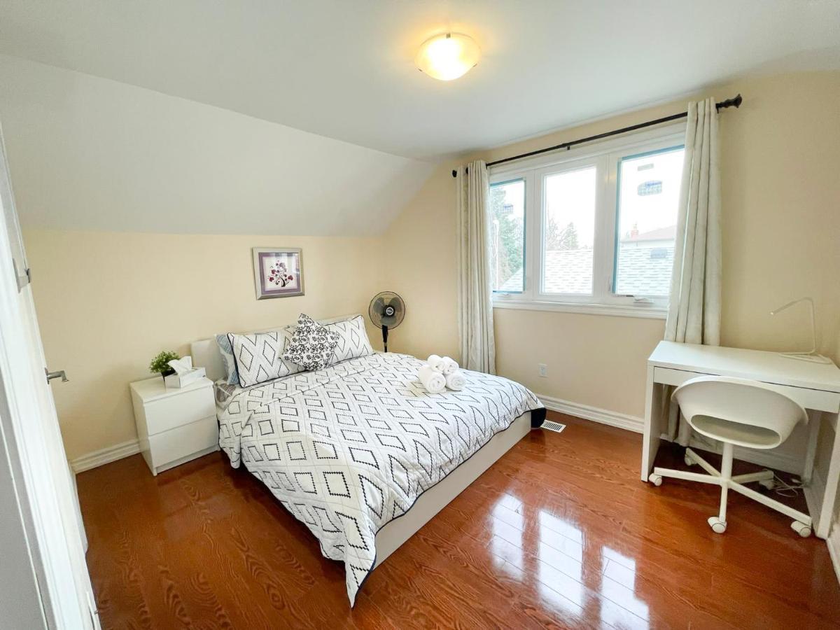 Spacious Mbr Near Kennedy Subway & Go โตรอนโต ภายนอก รูปภาพ