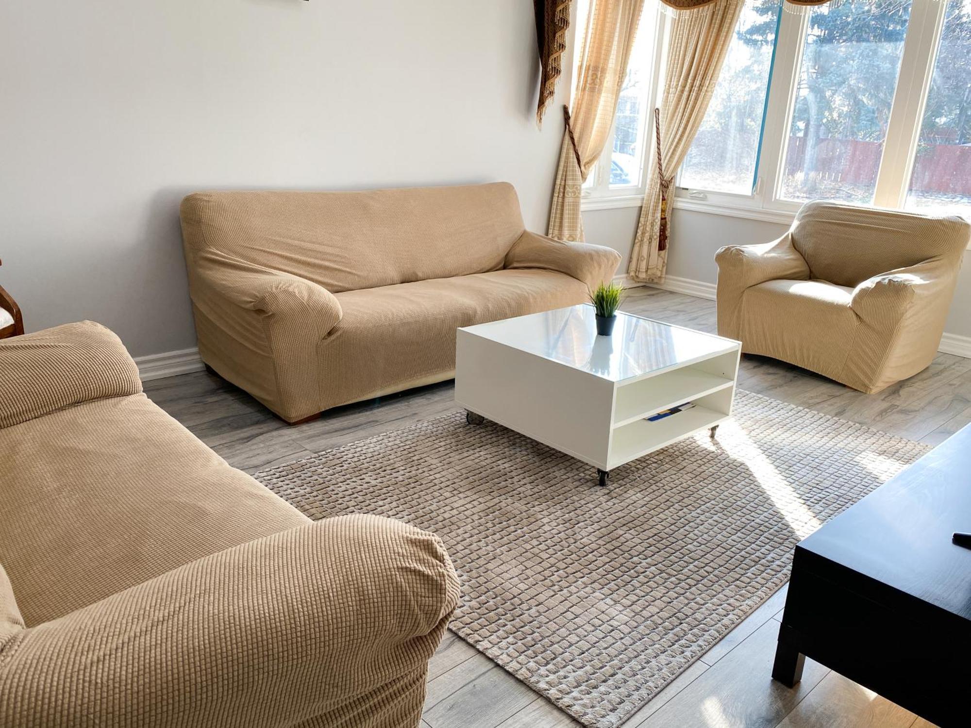 Spacious Mbr Near Kennedy Subway & Go โตรอนโต ภายนอก รูปภาพ